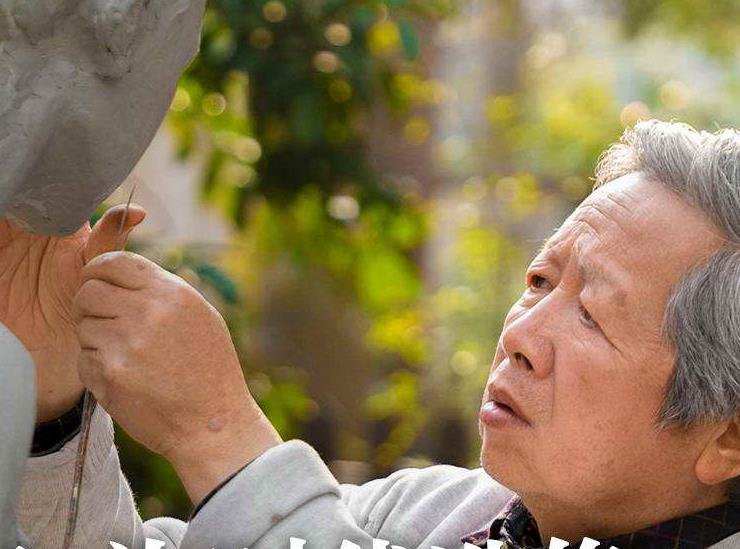 唐世储的雕塑艺术：定格美的永恒魅力