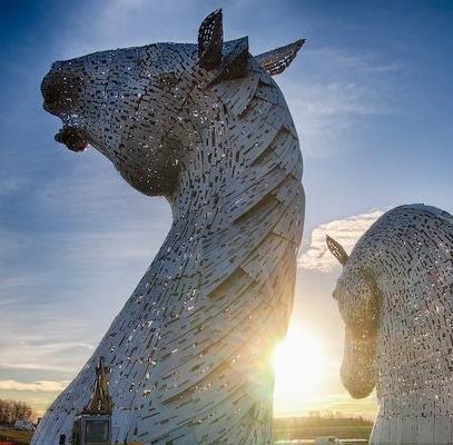 苏格兰之光：30米高的马头雕塑